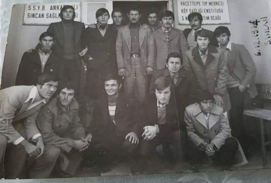 Genç Mehmet Oruç arkadaşlarıyla toplu fotoğrafta